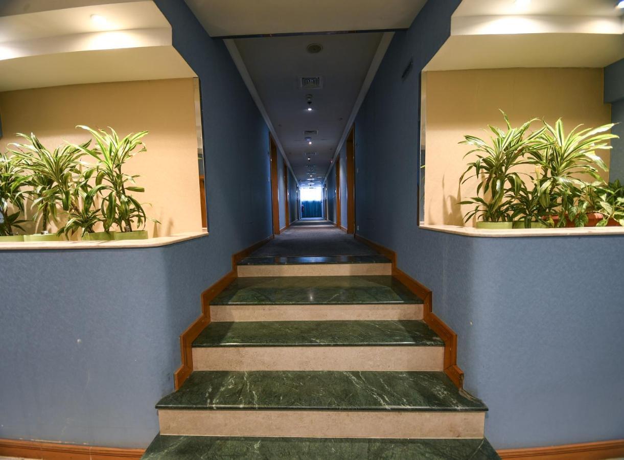 Отель The Juffair Grand